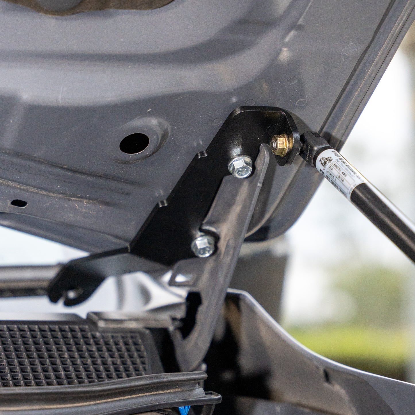 Bonnet Strut Kit | BT-50 2021+